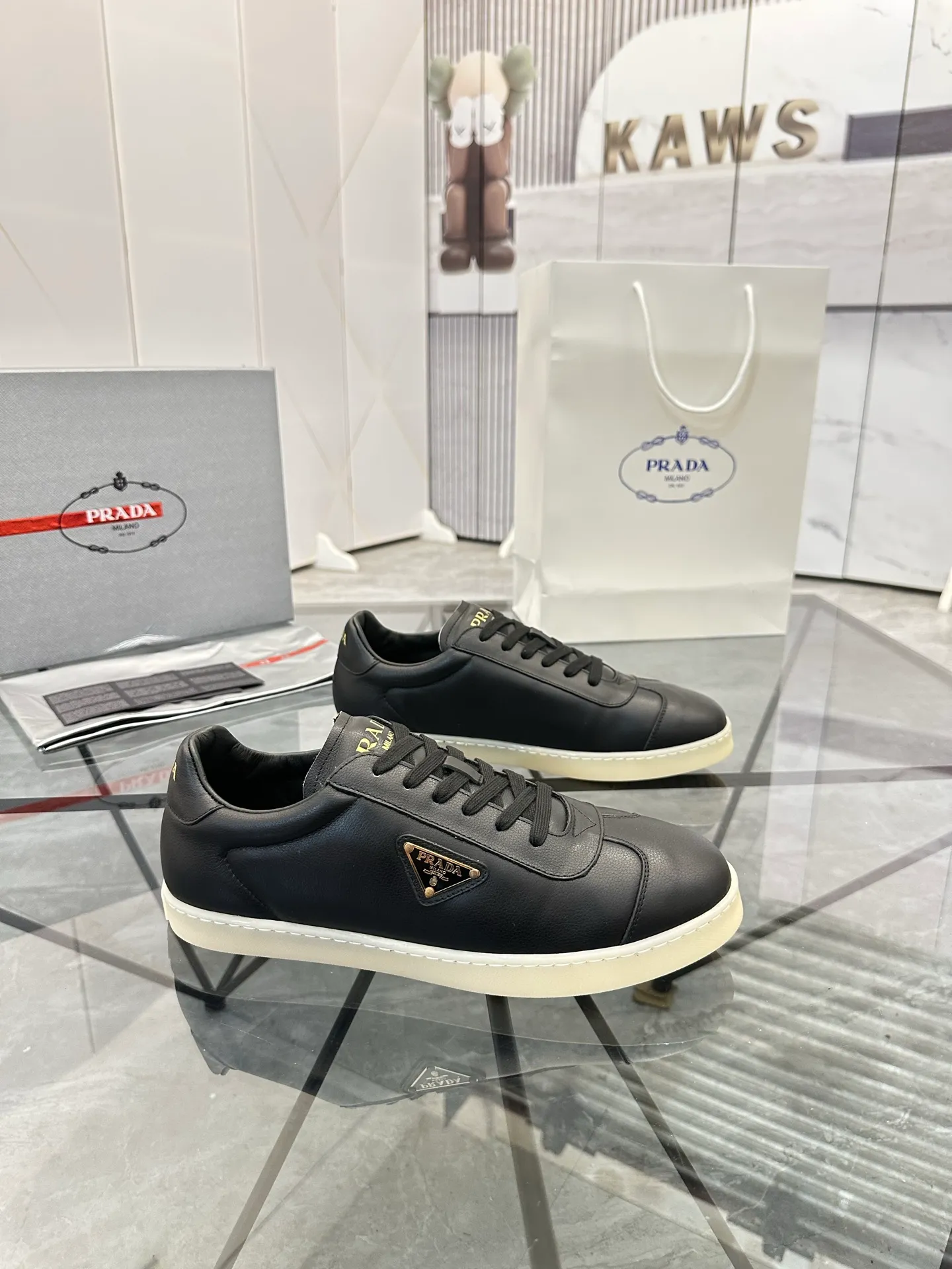Men's shoes for sale 💰: 💰P540¥ High-end top quality Product trademark: Prada *"Prada*" low-top casual shoes Regular size: 38-45 (can be customized to 46) Product materials: imported first-layer cowhide for the upper, water-dyed cowhide lining, cowhide feet, original outsole. No.: 001